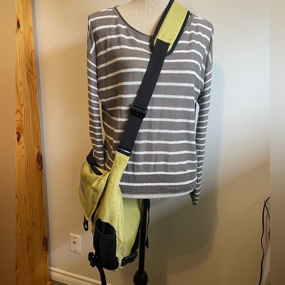 PATAGONIA- Half Mass Messenger Sling Bag Laptop Crossbody- vintage - Picture 4 of 8